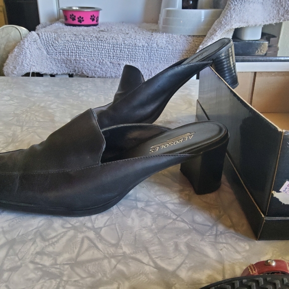 Shoes - Picture 7 of 9